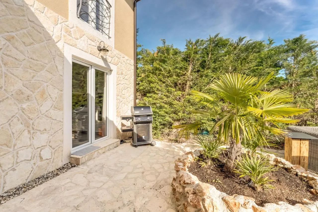 Romantic Villa With A Large Pool Surrounded By Greenery - By Traveler Tourist Agency Krk Id 2150 Garica 0*,